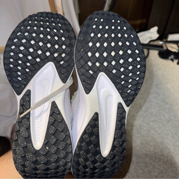 Nike Women’s Size 9.0 Quest Gray Athletic Running Shoes - Picture 4 of 6